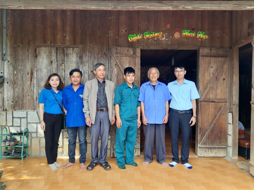 THĂM HỎI, TẶNG QUÀ CÁC GIA ĐÌNH CHÍNH SÁCH NHÂN NGÀY THƯƠNG BINH - LIỆT SỸ 27/7/2019