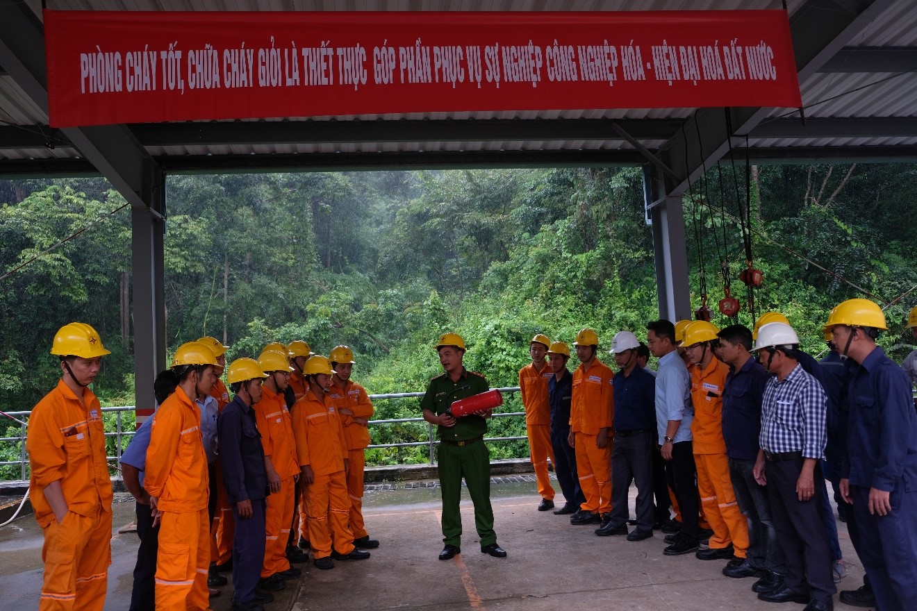 Huấn luyện PCCC - CNCH định kỳ cho CBCNV  Công ty Thủy điện Đại Ninh năm 2022