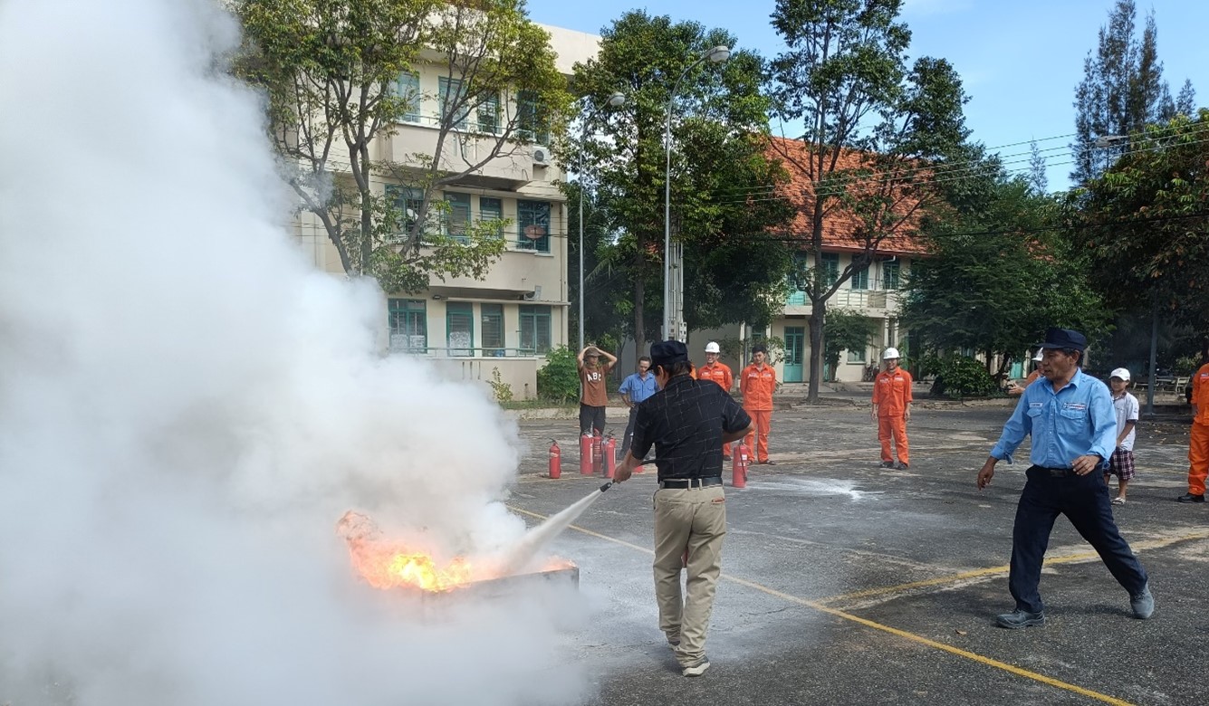 Huấn luyện và thực tập  phương án chữa cháy, phương án cứu nạn cứu hộ năm 2023