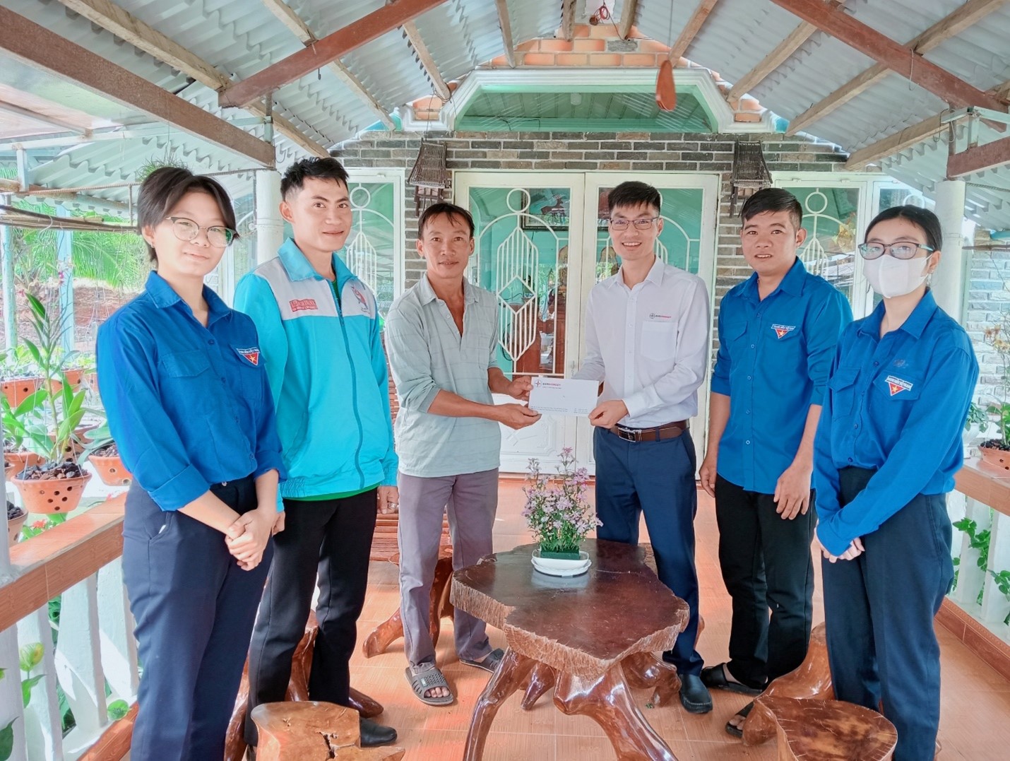 CÔNG TY THỦY ĐIỆN ĐẠI NINH THĂM HỎI, TẶNG QUÀ CÁC GIA ĐÌNH CHÍNH SÁCH NHÂN NGÀY THƯƠNG BINH - LIỆT SỸ 27/7/2024