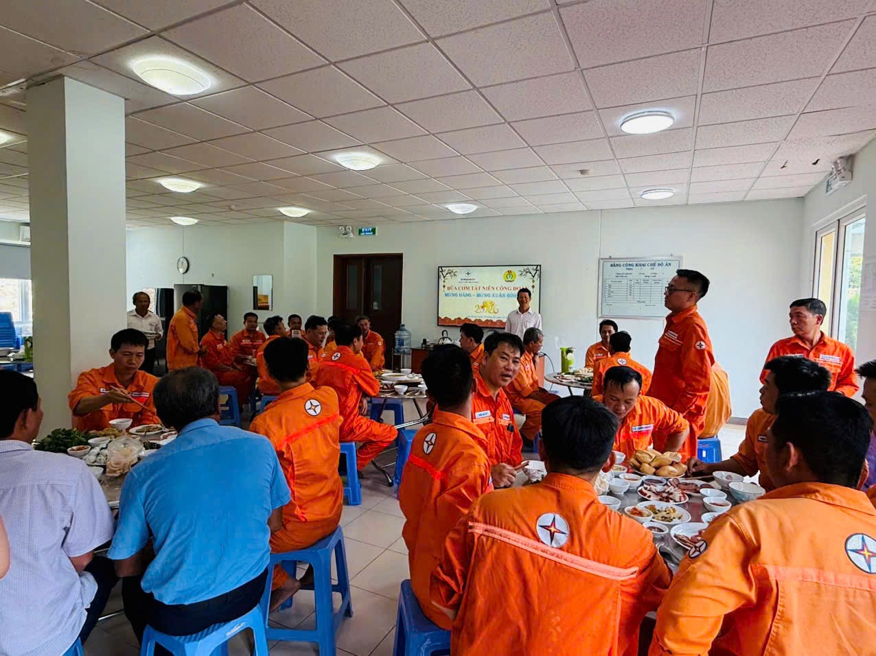 BỮA CƠM CÔNG ĐOÀN: THỂ HIỆN SỰ QUAN TÂM THIẾT THỰC CỦA CÔNG ĐOÀN CÔNG TY THỦY ĐIỆN ĐẠI NINH