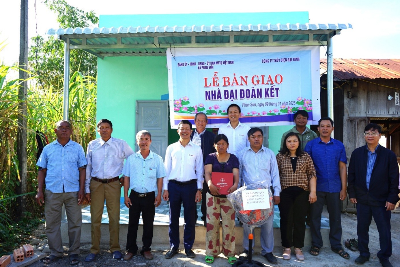 TỪ NHỮNG MÁI TRANH DỘT NÁT ĐẾN GIẤC MƠ AN CƯ BẢN HÙNG CA “XÓA NHÀ TẠM” NHÌN TỪ CƠ SỞ